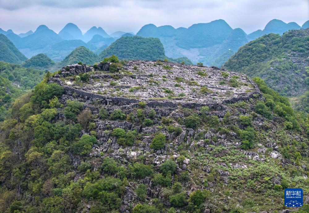 貴州興義：“消失”的山峰